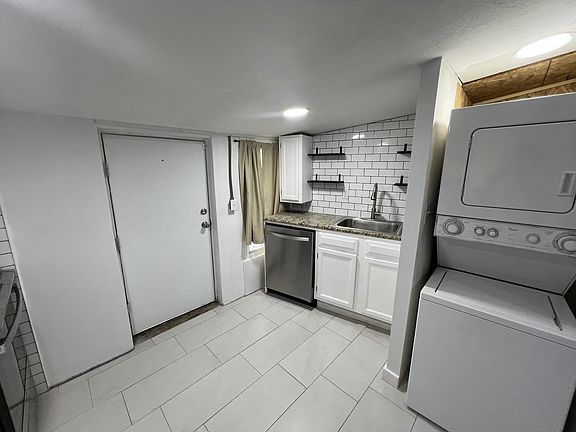 4th image of 4353 Columbine St #2