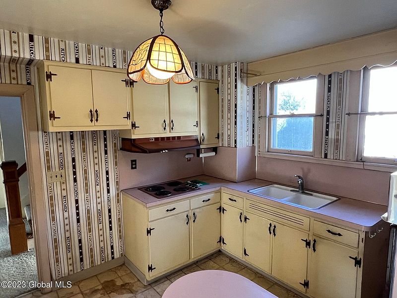 4th image of 1284 Keyes Avenue