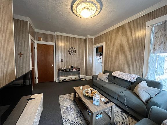 4th image of 60 Hichborn St Floor 1