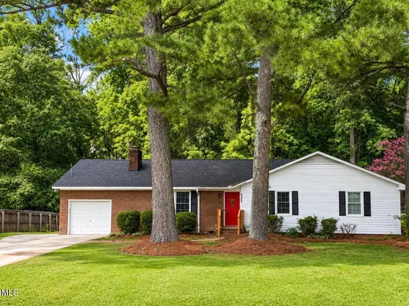 1125 Par Three Dr S, Wilson, NC 27893