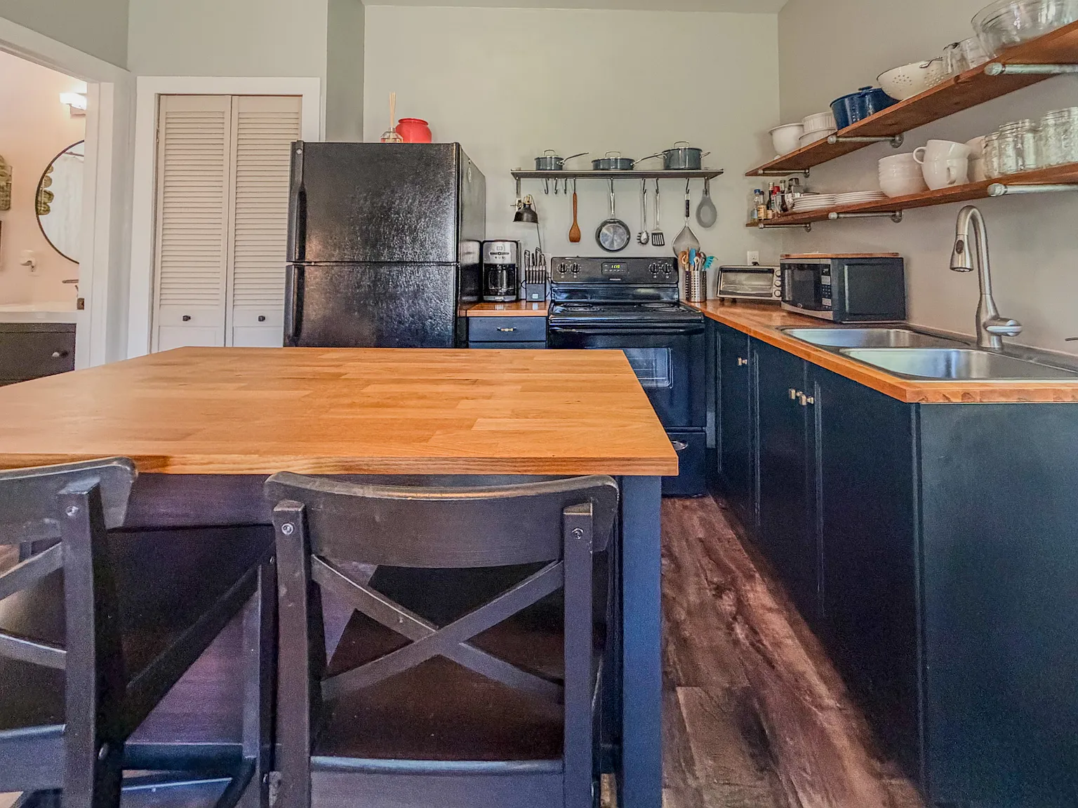 1 bed, 450 sqft, $1,350 — Photo 4
