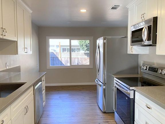 Eating area in kitchen.