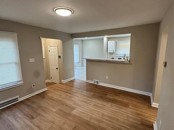 5th image of 13614 Montrose St