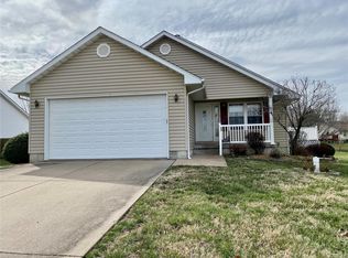 1501 Stonegate St, Farmington, MO 63640