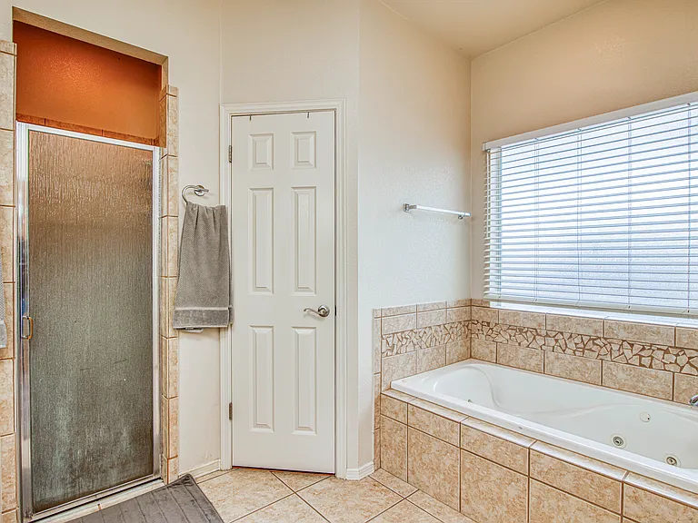 706 Lauren St — Photo 23