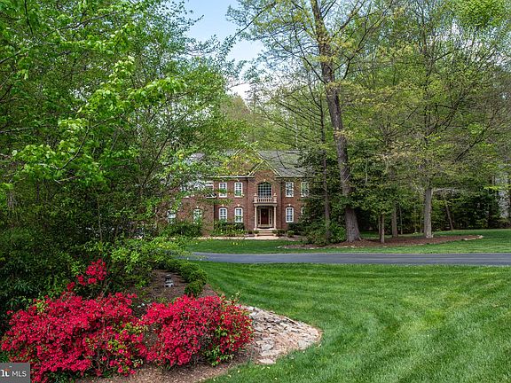 3rd image of 6223 Treywood Ln
