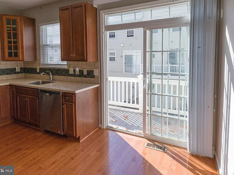 4281 S Capitol St SW — Photo 10
