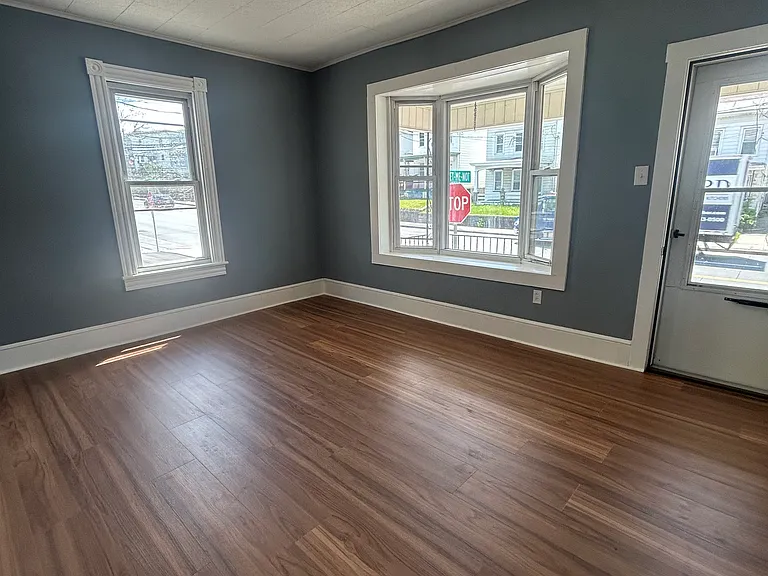 106 Center Ave — Photo 4