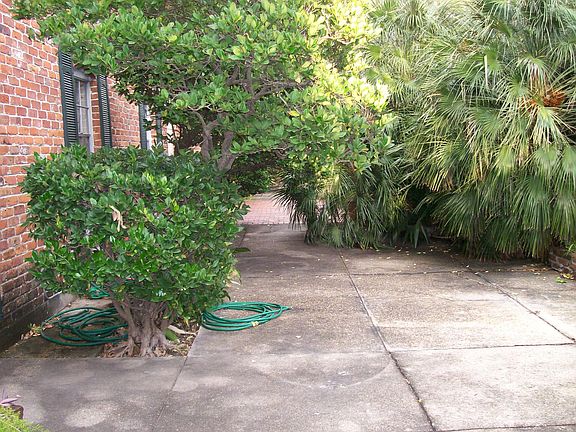 5th image of 2855 Saint Charles Ave
