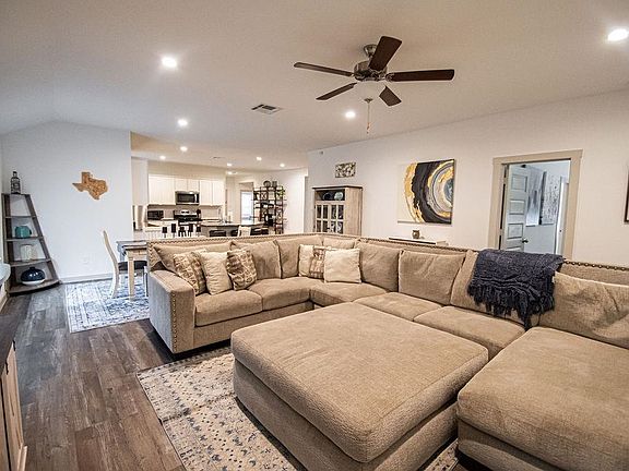 5th image of 7865 Windcastle Dr
