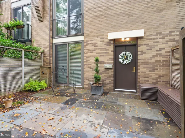 11453 Washington Plz W, Reston, VA 20190