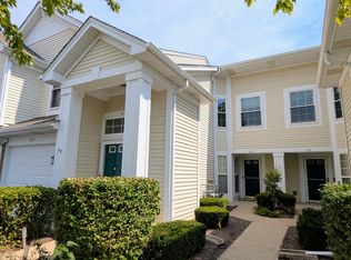 937 Huntington Dr, Elk Grove Village, IL 60007