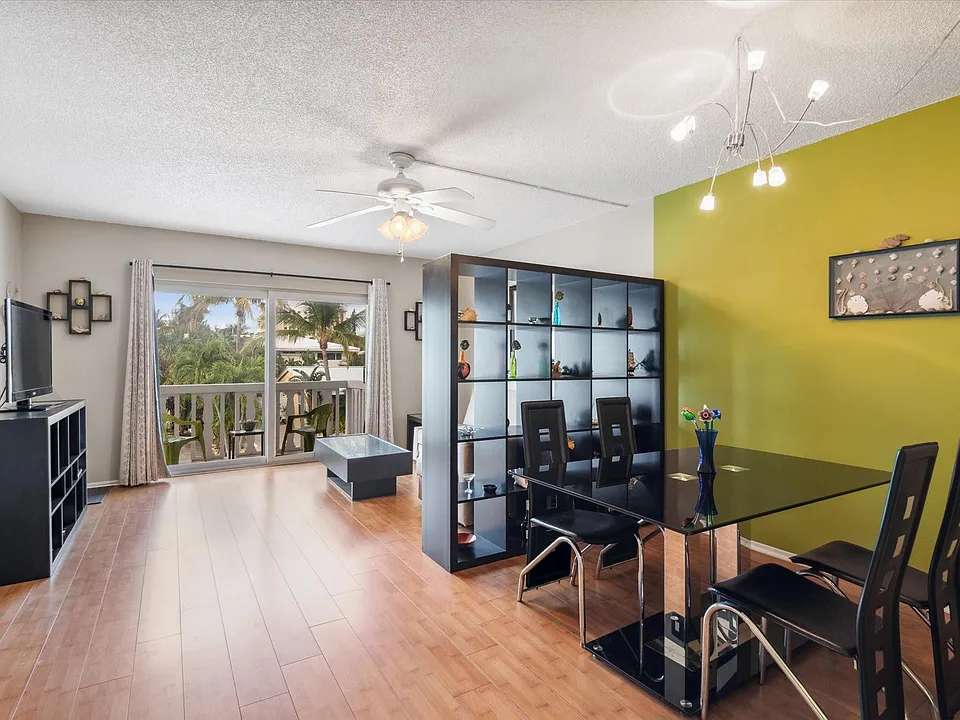 424 N Riverside Dr #204