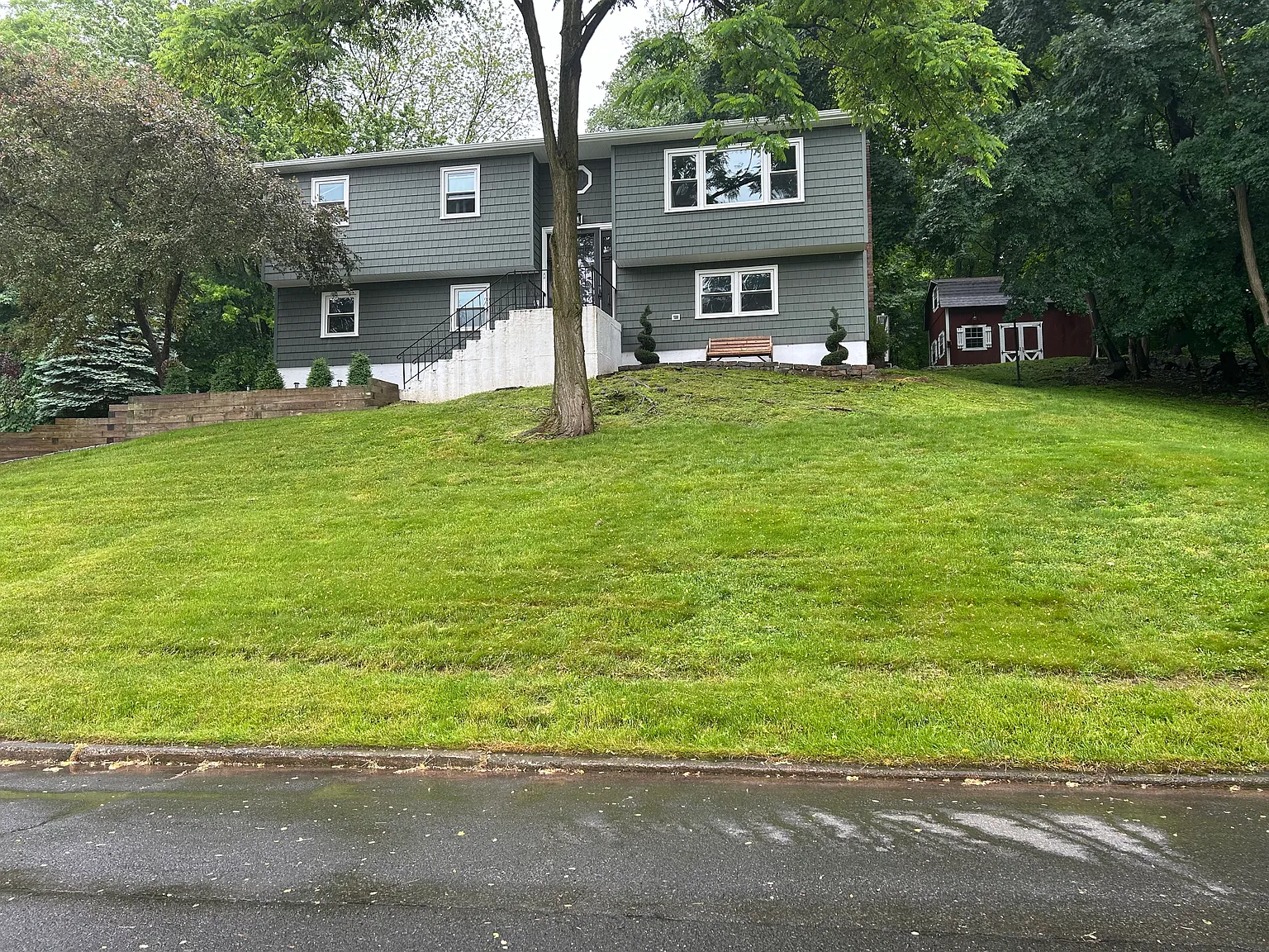 815 Tulip Dr — Photo 2