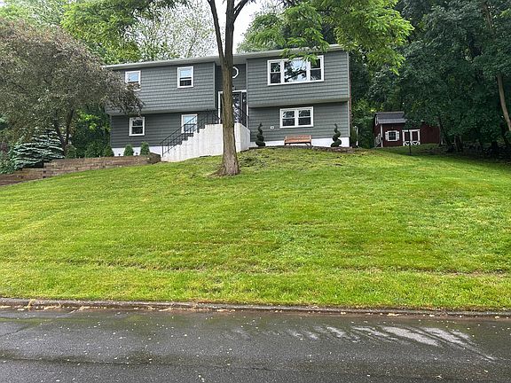 2nd image of 815 Tulip Dr