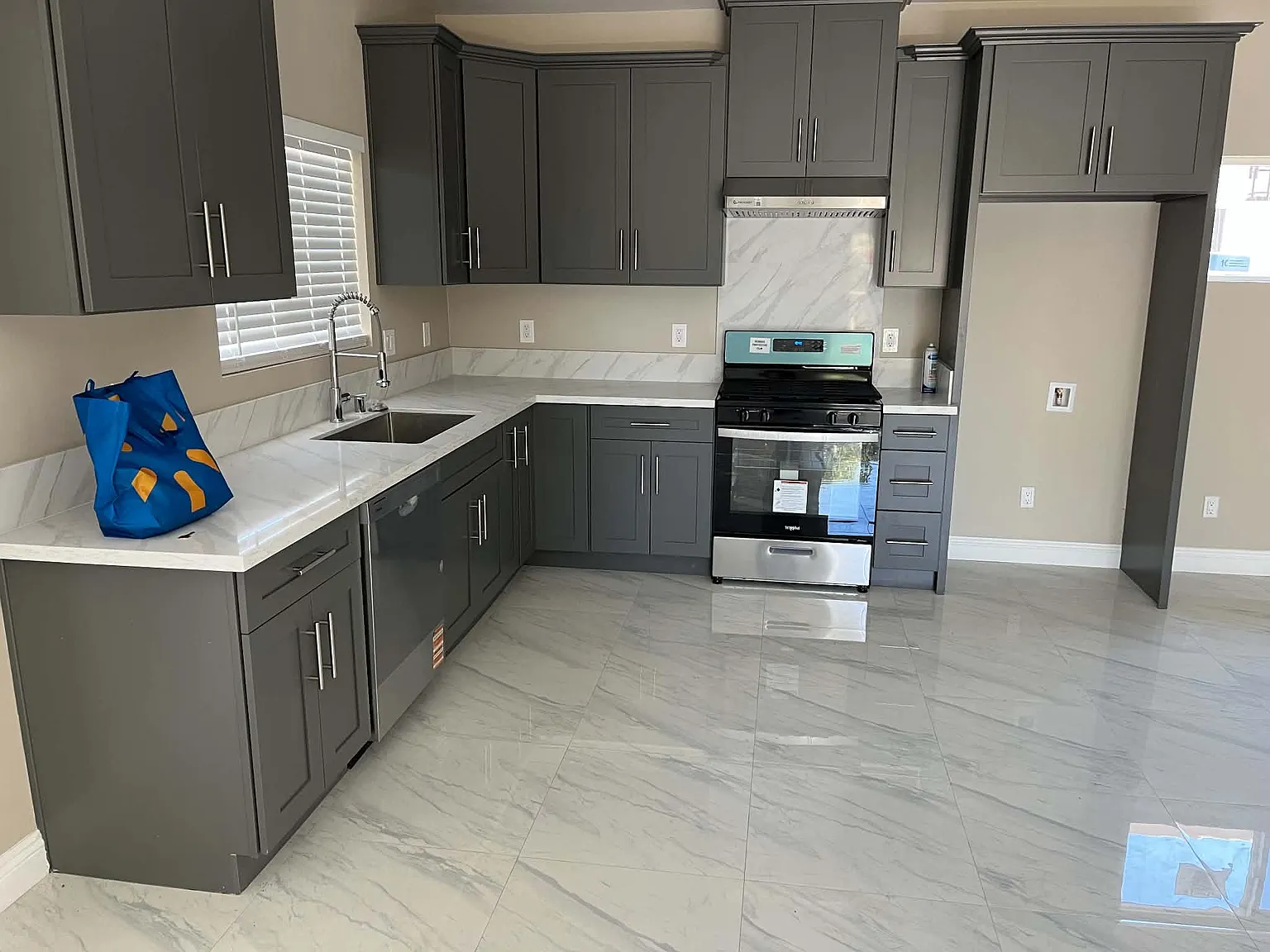 2 bed, 798 sqft, $3,000 — Photo 2
