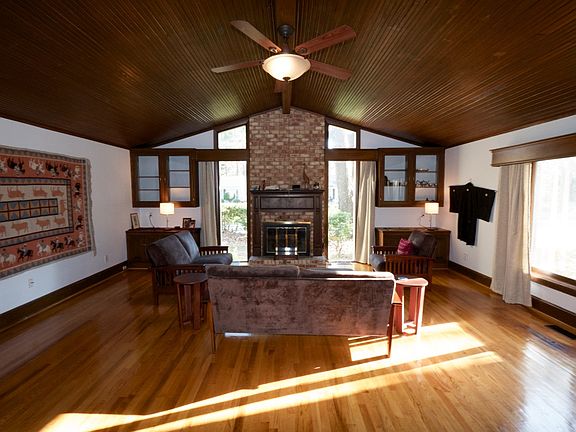 4th image of 2013 Pinecrest Dr