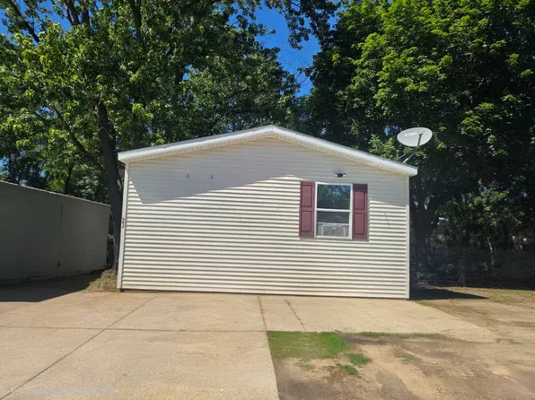 2745 Ingersoll St SW, Wyoming, MI 49519