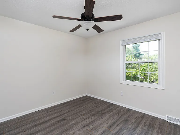 921 Dogwood Cir — Photo 15