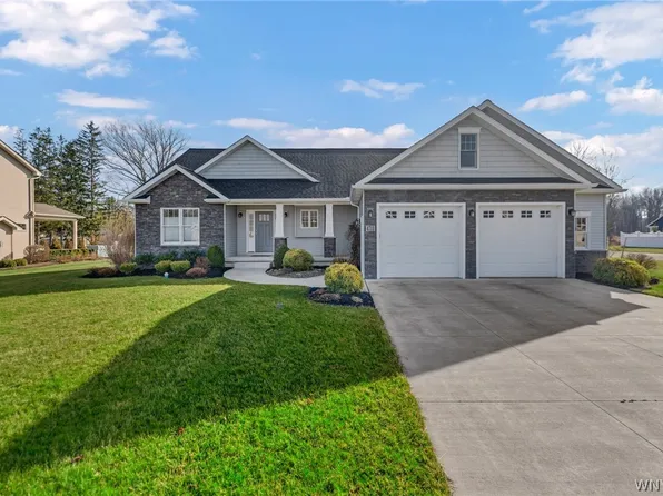 4711 Hickory Ln, Lewiston, NY 14092