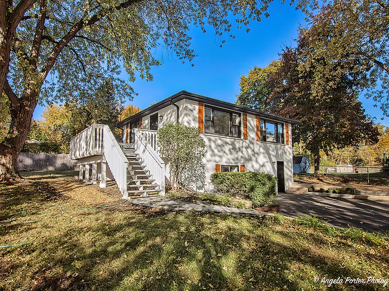 23576 N Overhill Dr — Photo 2