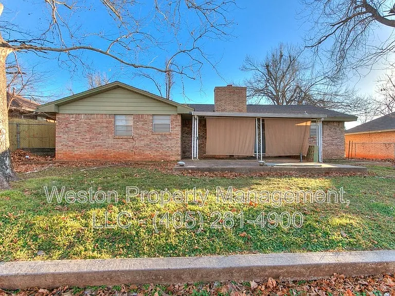 1011 Crown Dr — Photo 5