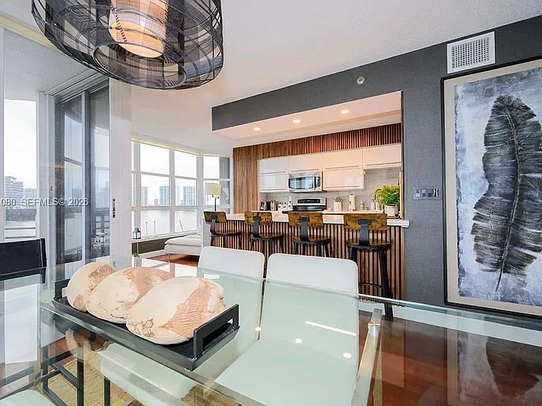 3600 Mystic Pointe Dr #718 — Photo 7