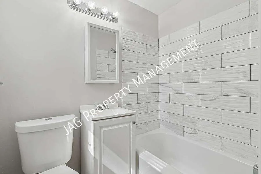"Charming 1-Bed Sanctuary in Jacksonville's Heart - Cozy 500 Sq Ft Haven!" — Photo 3