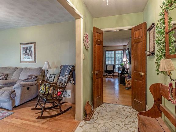 5th image of 3265 Foxbriar Dr