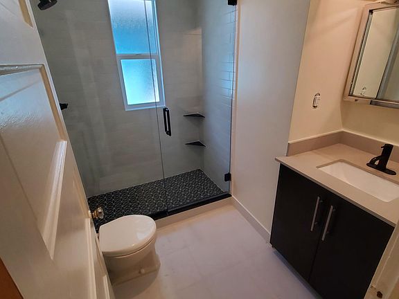 5th image of 822 N Marion St
