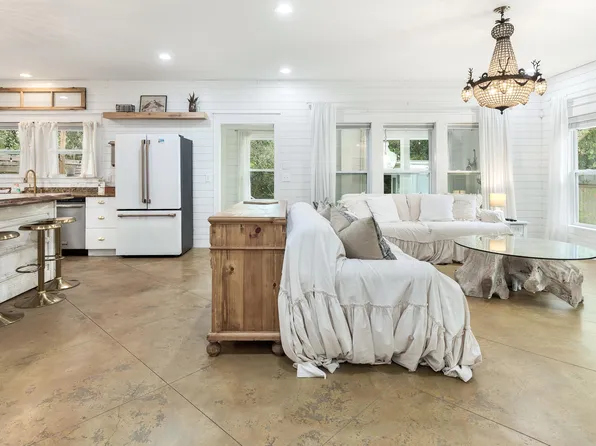 247 N Bishop Rd, Pt Washington, FL 32459