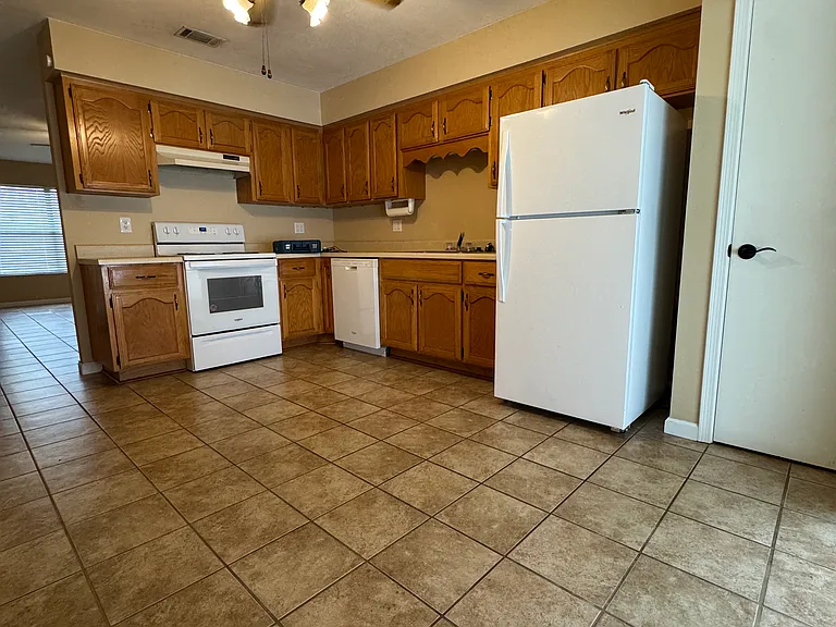 1029 SW Rossborough Ct #102 — Photo 31