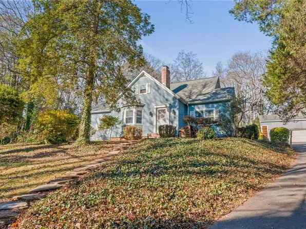 1447 Old Town Rd, Winston Salem, NC 27106