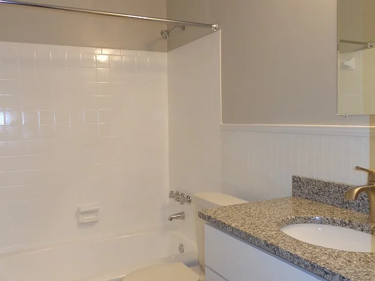 625 W Princess Anne Rd — Photo 10
