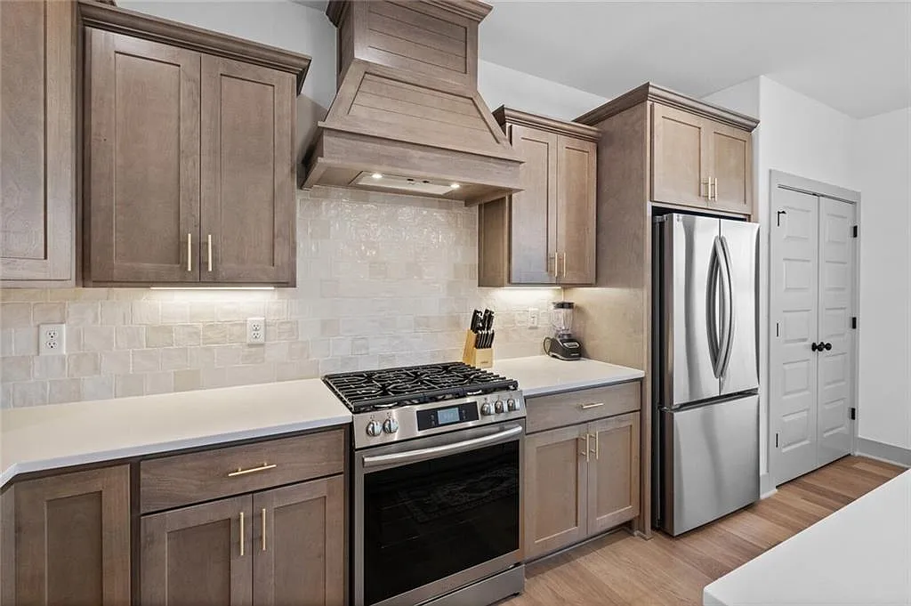 4 bed, 2.5 bath, 2150 sqft, $3,000 — Photo 3