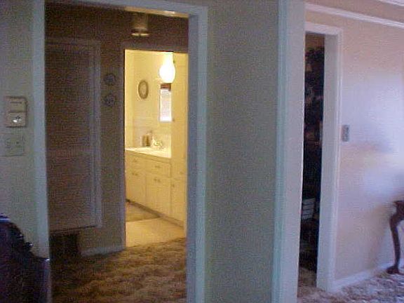 5th image of 1012 Hillcrest Dr