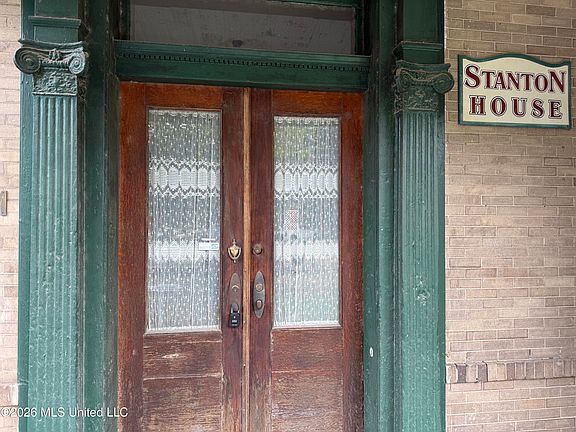 2nd image of 1001 Jackson St