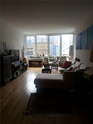 Sold by R New York | media 5