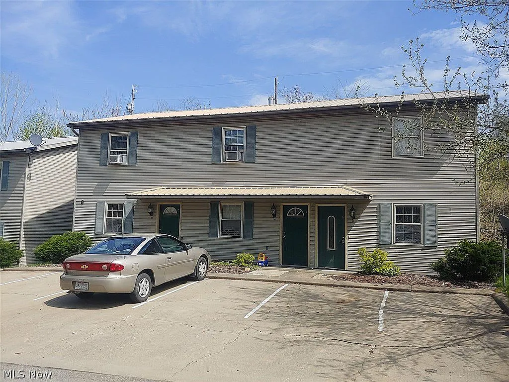 8 Sunrise Drive, Unit B — Photo 1