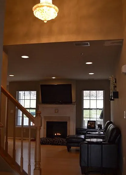 124 Wallace Ct — Photo 8