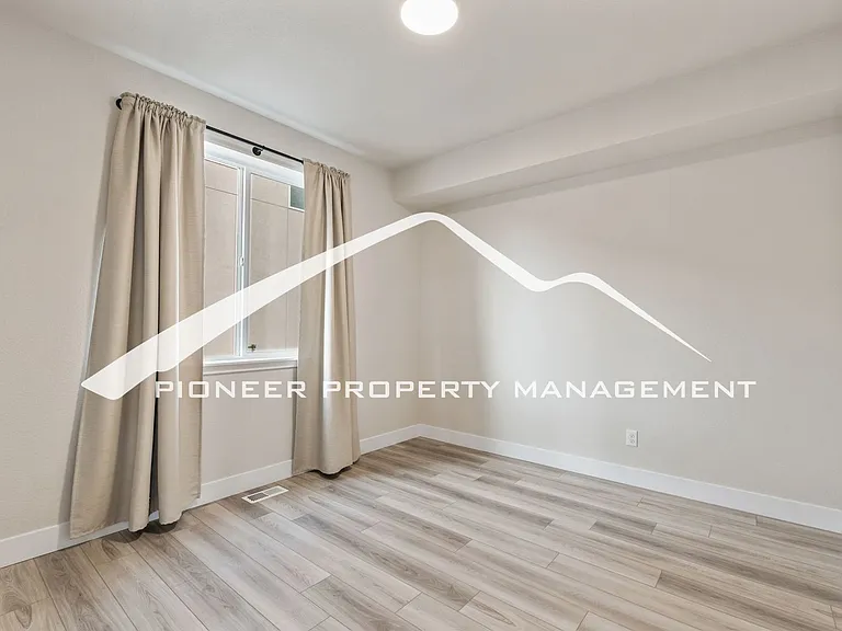 9304 Bugaboo Dr — Photo 35