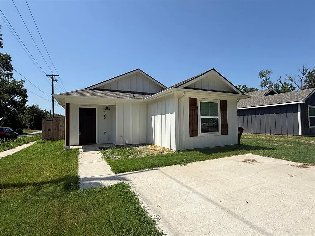 3 bed, 2.0 bath, 1216 sqft, $1,600 — Photo 1