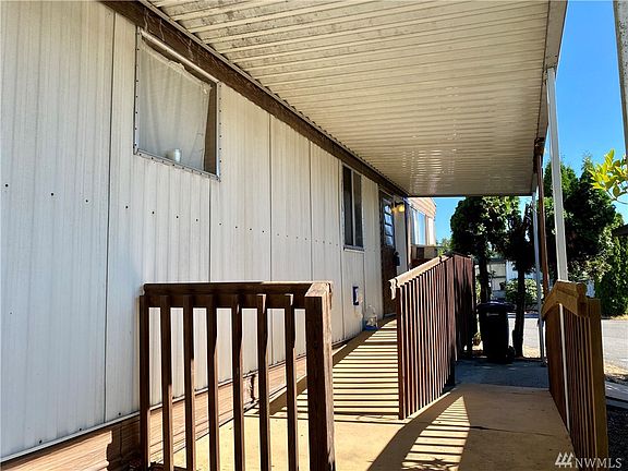 3rd image of 3404 S 180th Pl