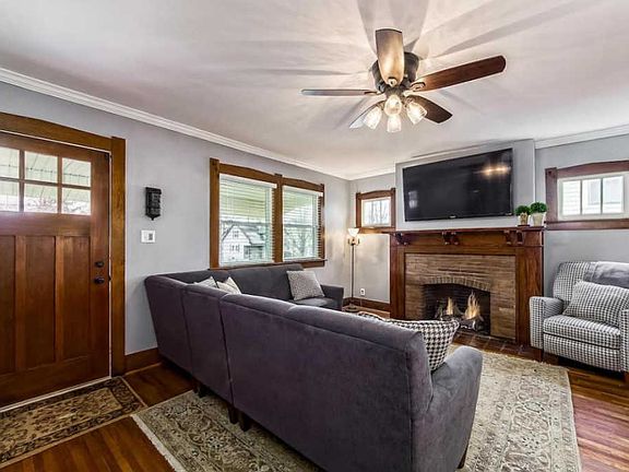4th image of 208 E Como Ave