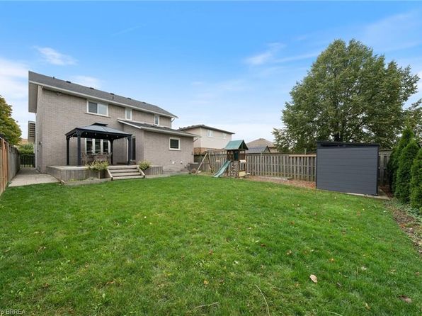 110 Fieldway Dr, Hamilton, ON L9A 2L6
