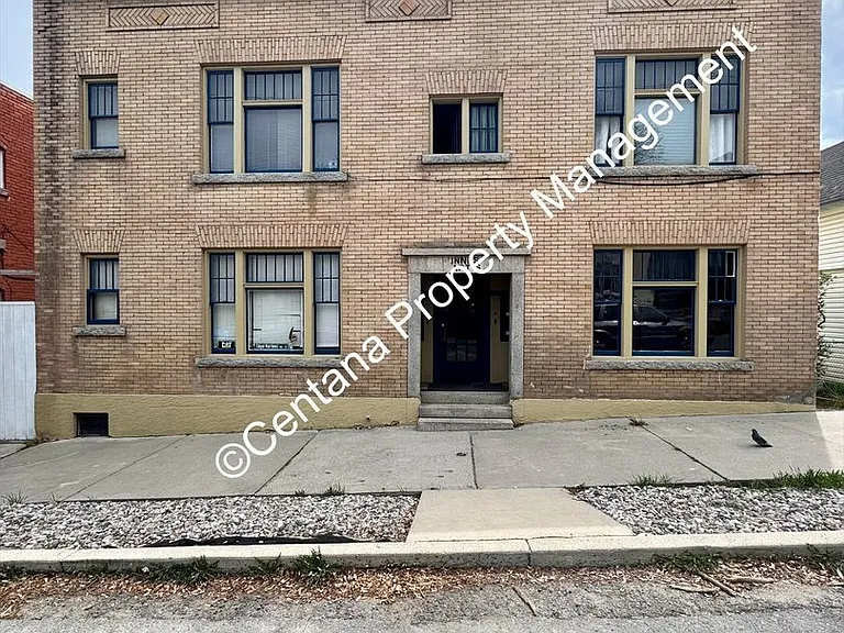 808-814 W. Broadway — Photo 2