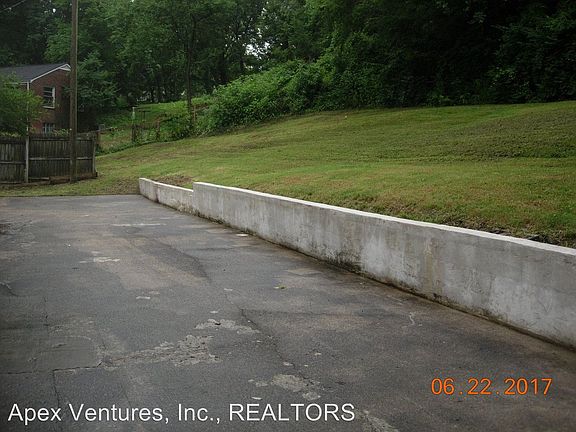 3rd image of 2625 Malden Dr