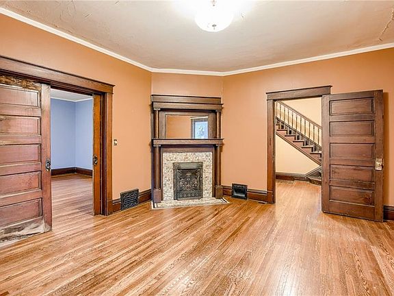 4th image of 219 W Mechanic Ave
