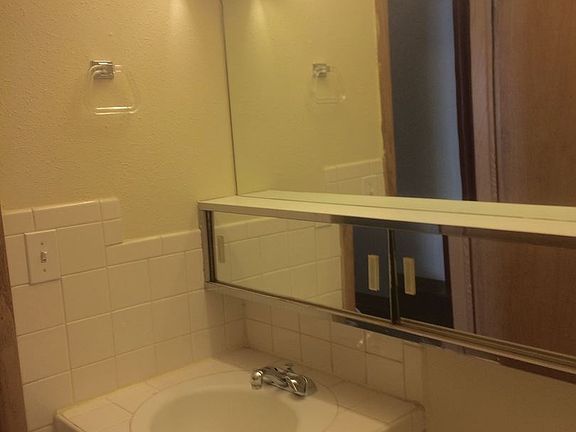 5th image of 2619 N Oakland Ave APT 206