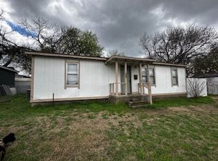 909 W Wynnewood Ave, Sulphur, OK 73086